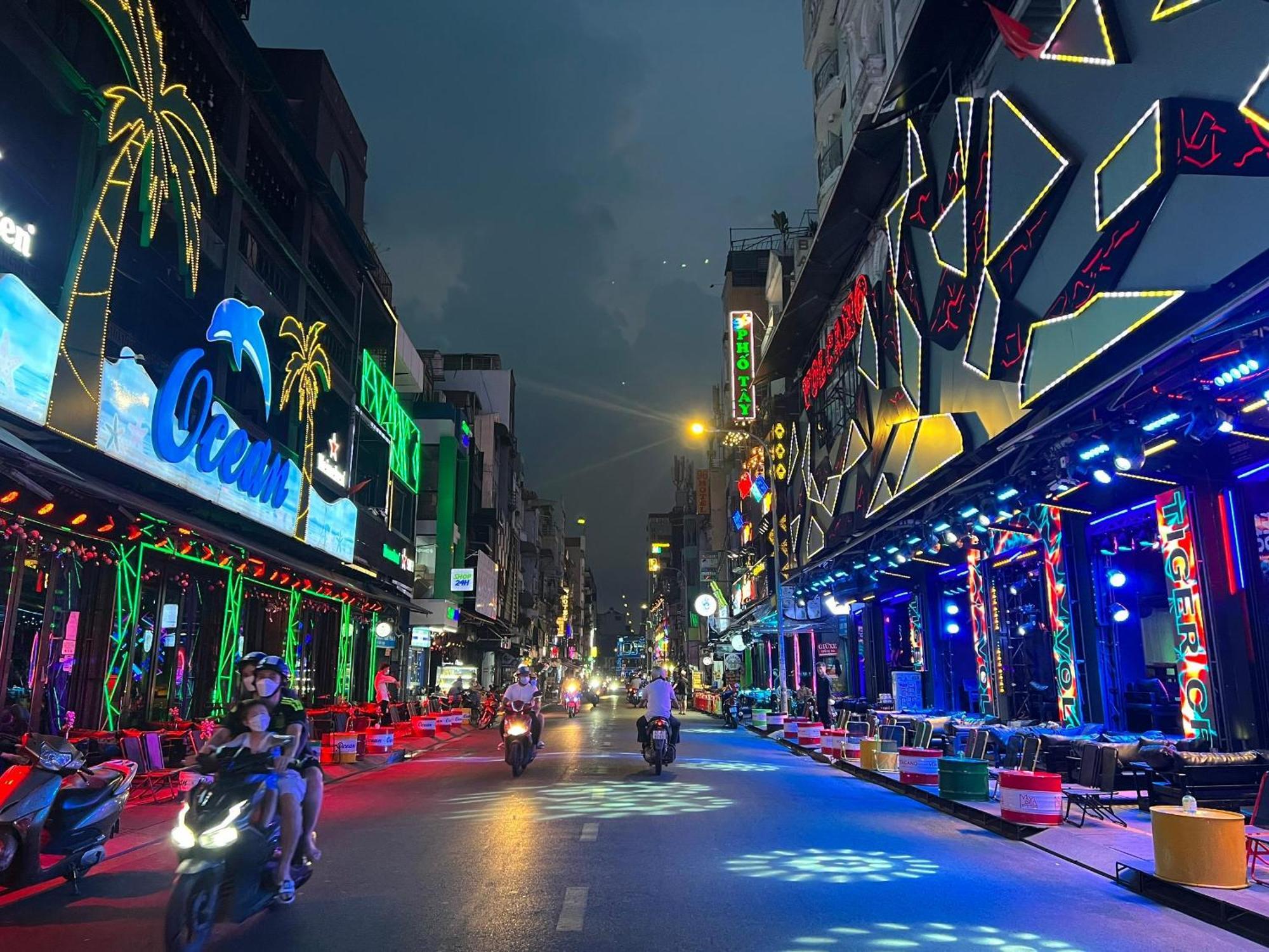 Mint Hotel Bui Vien Q1 Ho Chi Minh City Exterior photo